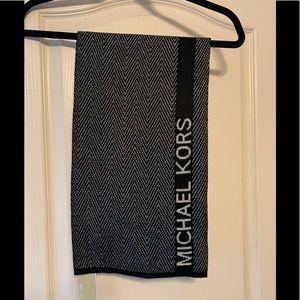 NWT Michael Kors Reversible Scarf